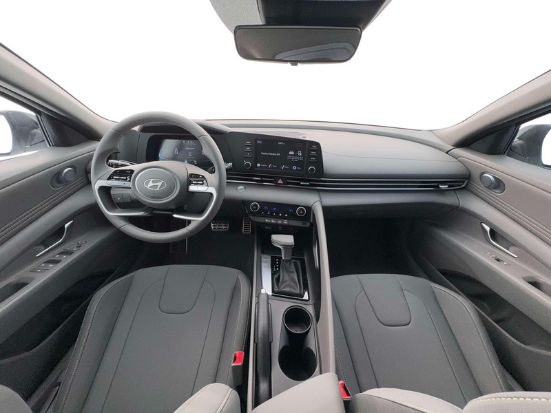 Hyundai Elantra Vehicle Image 13