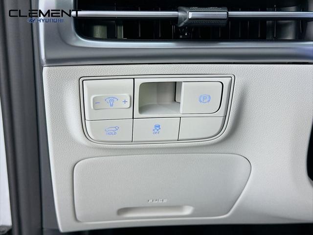 Hyundai Tucson Vehicle Full-screen Gallery Image 12