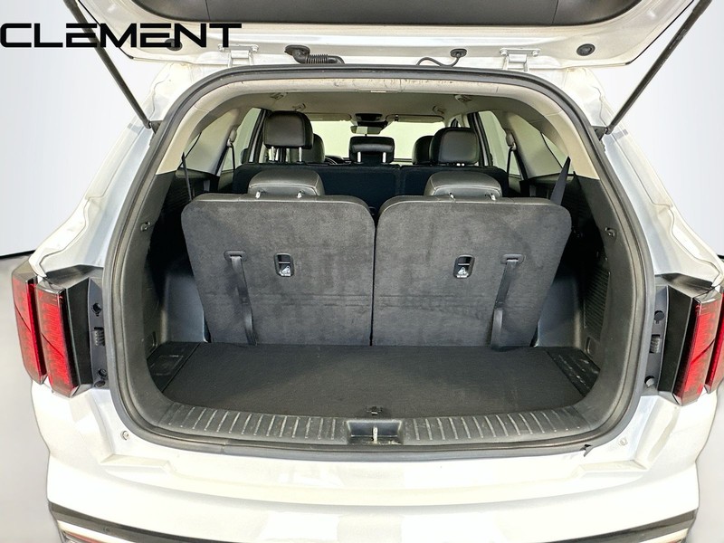 Kia Sorento Vehicle Full-screen Gallery Image 11