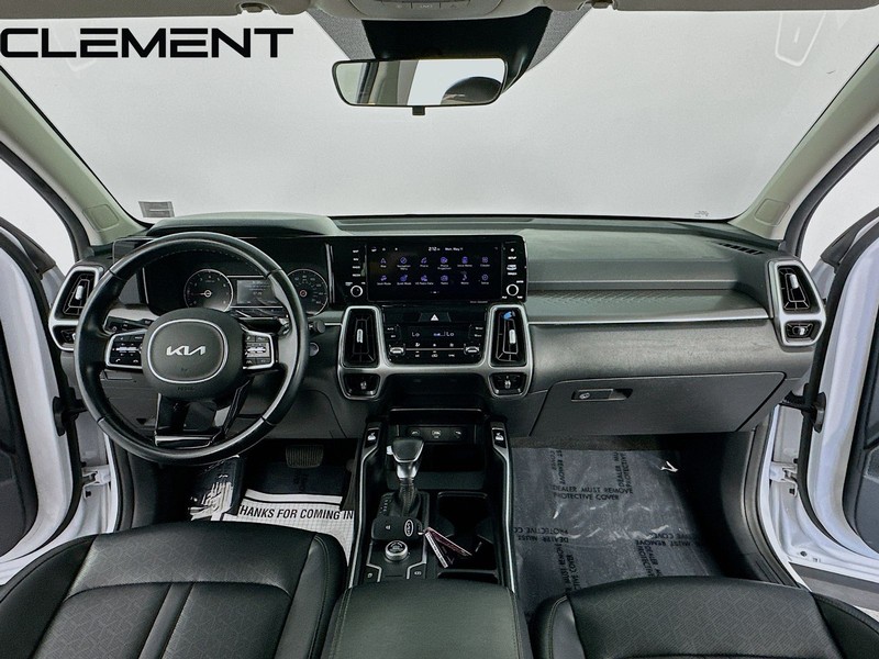 Kia Sorento Vehicle Full-screen Gallery Image 12
