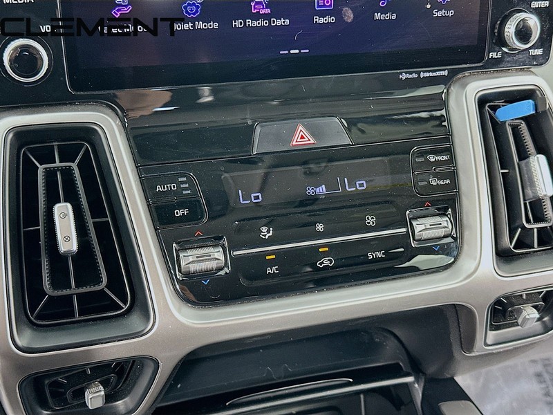 Kia Sorento Vehicle Full-screen Gallery Image 22