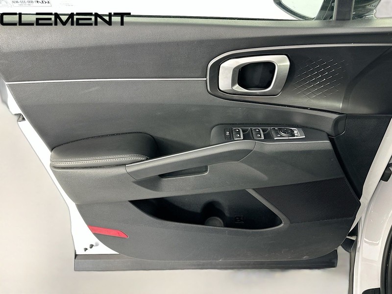 Kia Sorento Vehicle Full-screen Gallery Image 27