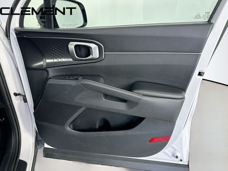 Kia Sorento Vehicle Full-screen Gallery Image 35