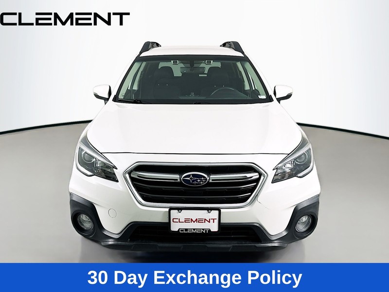 Subaru Outback Vehicle Full-screen Gallery Image 3