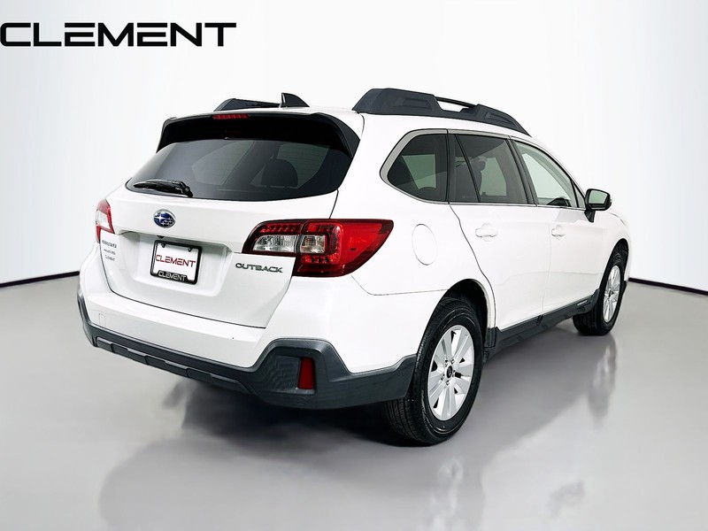 Subaru Outback Vehicle Full-screen Gallery Image 7