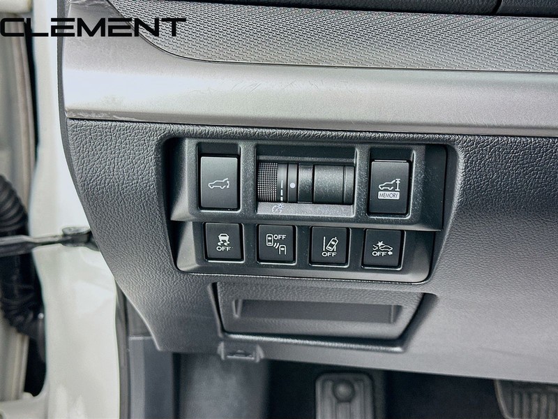 Subaru Outback Vehicle Full-screen Gallery Image 13