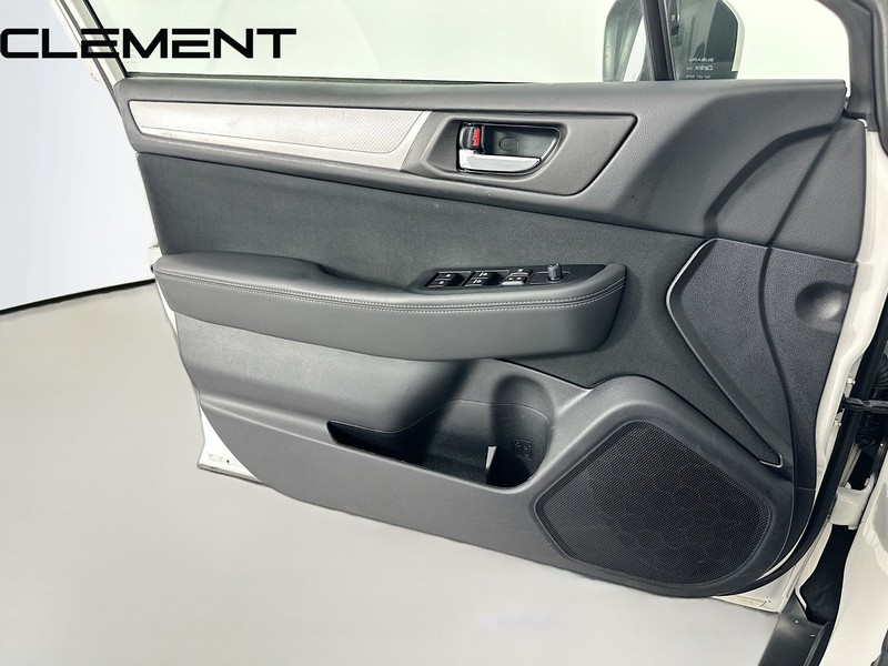 Subaru Outback Vehicle Full-screen Gallery Image 27