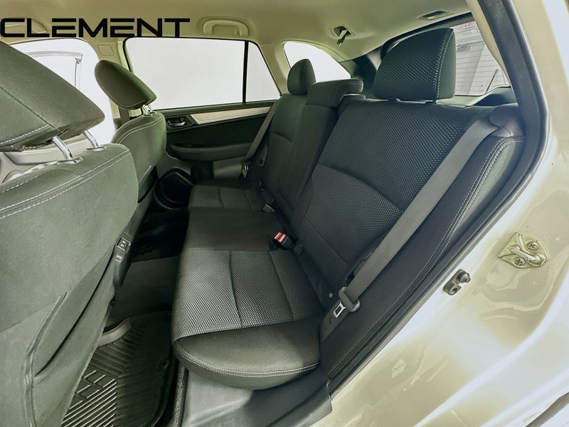 Subaru Outback Vehicle Full-screen Gallery Image 32