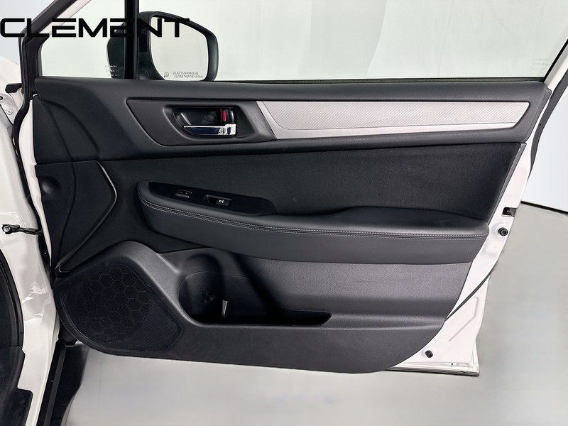 Subaru Outback Vehicle Full-screen Gallery Image 35