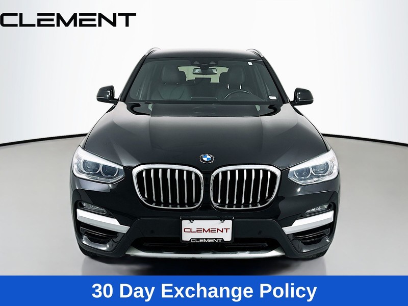 BMW X3 Vehicle Full-screen Gallery Image 3