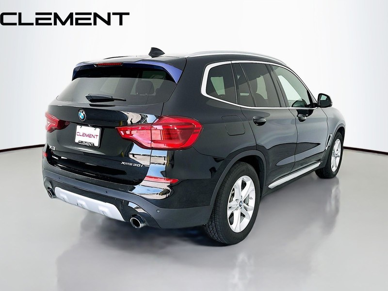 BMW X3 Vehicle Full-screen Gallery Image 7
