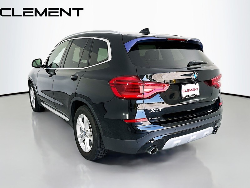 BMW X3 Vehicle Full-screen Gallery Image 10