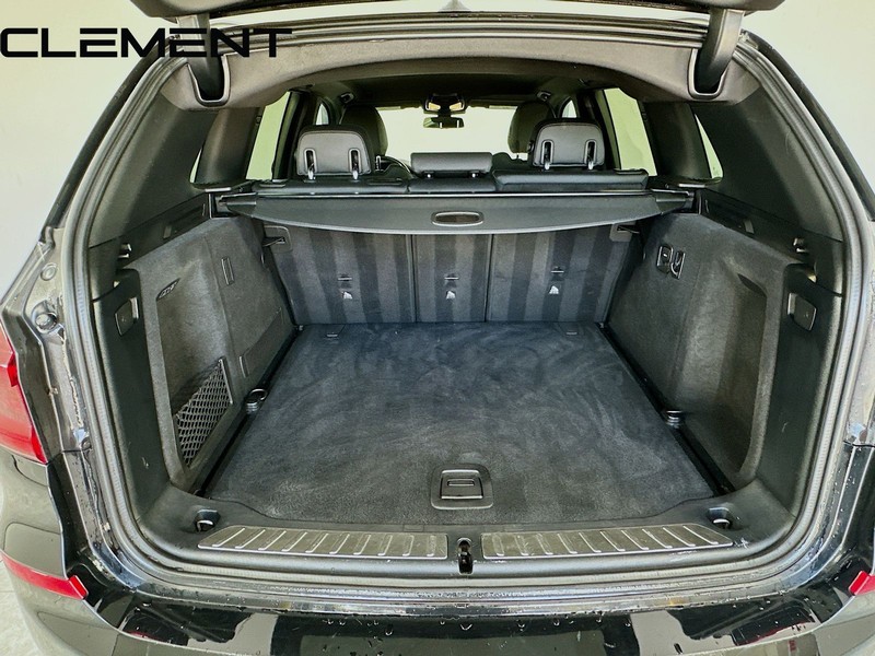 BMW X3 Vehicle Full-screen Gallery Image 11