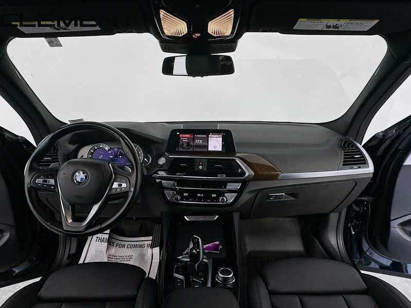 BMW X3 Vehicle Full-screen Gallery Image 12