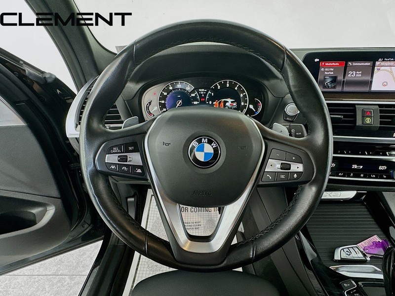 BMW X3 Vehicle Full-screen Gallery Image 14