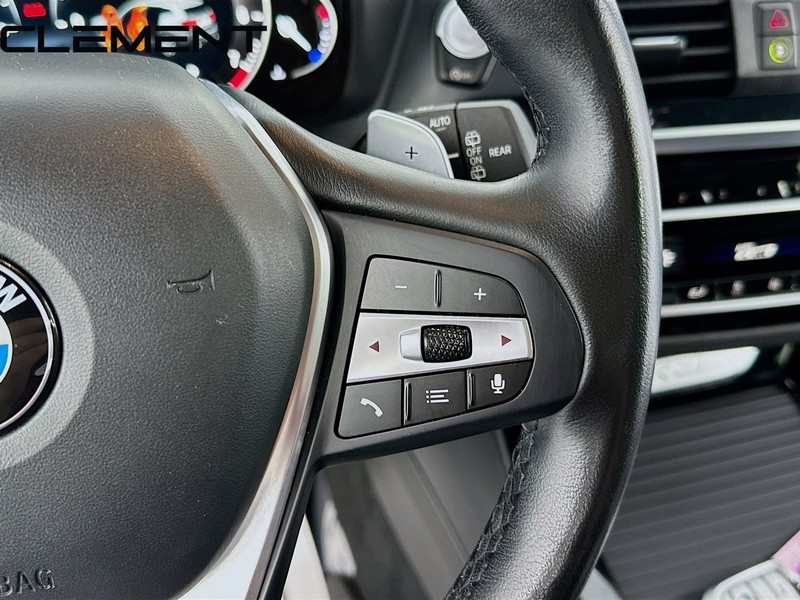 BMW X3 Vehicle Full-screen Gallery Image 17