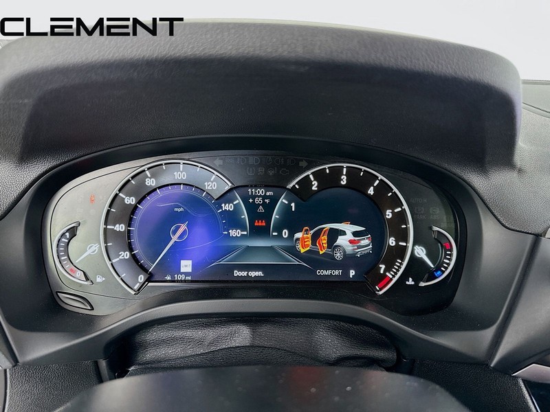 BMW X3 Vehicle Full-screen Gallery Image 18