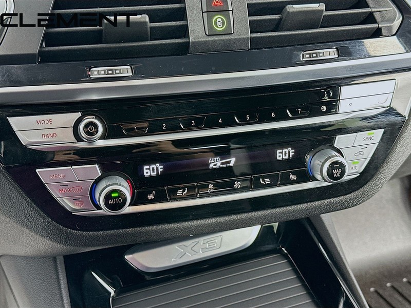 BMW X3 Vehicle Full-screen Gallery Image 22