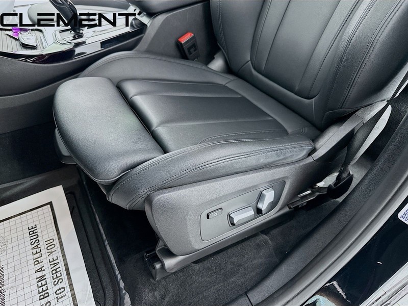 BMW X3 Vehicle Full-screen Gallery Image 28