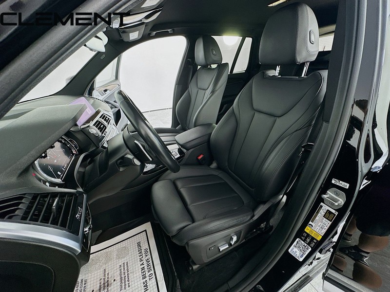 BMW X3 Vehicle Full-screen Gallery Image 29