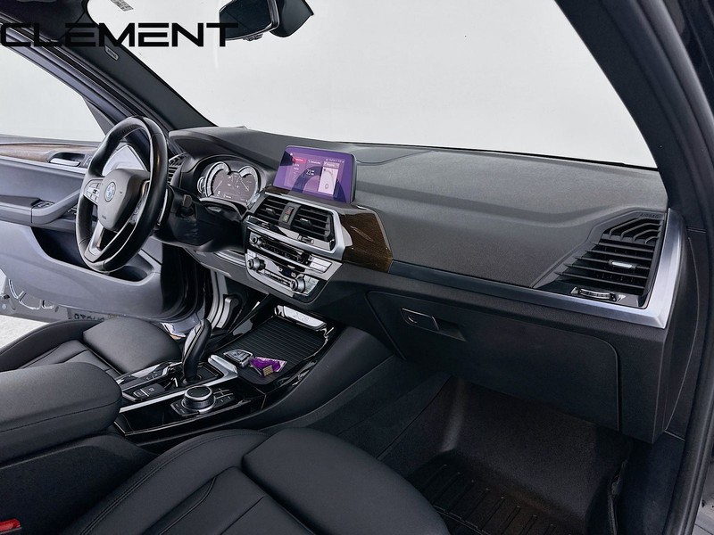 BMW X3 Vehicle Full-screen Gallery Image 35