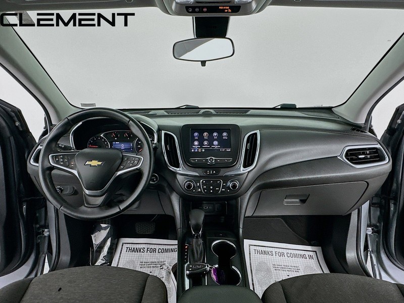 Chevrolet Equinox Vehicle Full-screen Gallery Image 12