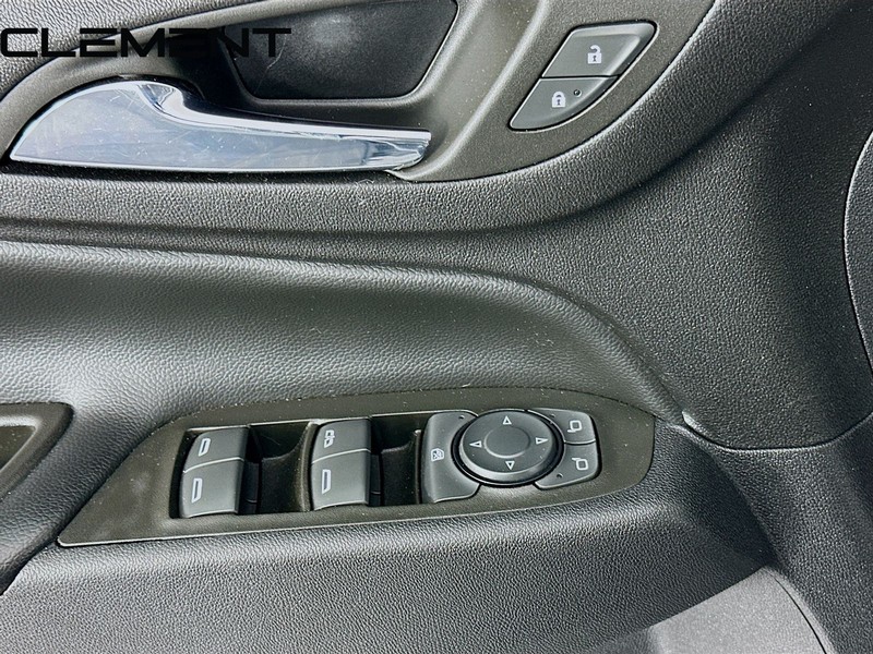 Chevrolet Equinox Vehicle Full-screen Gallery Image 25