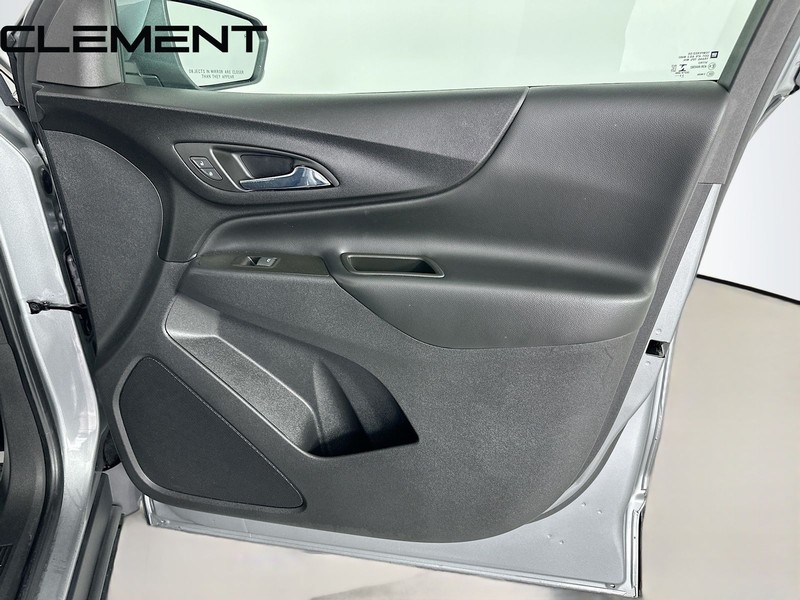 Chevrolet Equinox Vehicle Full-screen Gallery Image 35