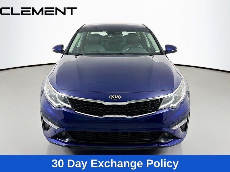 Kia Optima Vehicle Full-screen Gallery Image 3