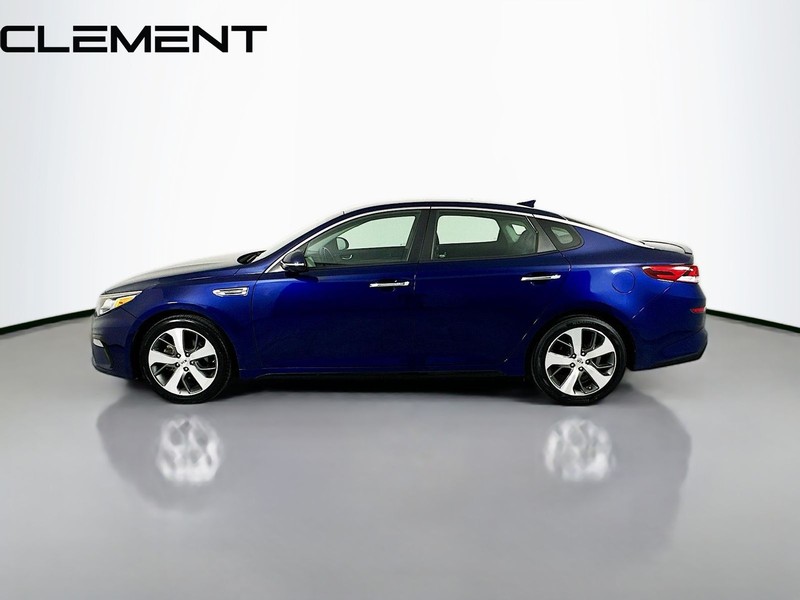 Kia Optima Vehicle Full-screen Gallery Image 6