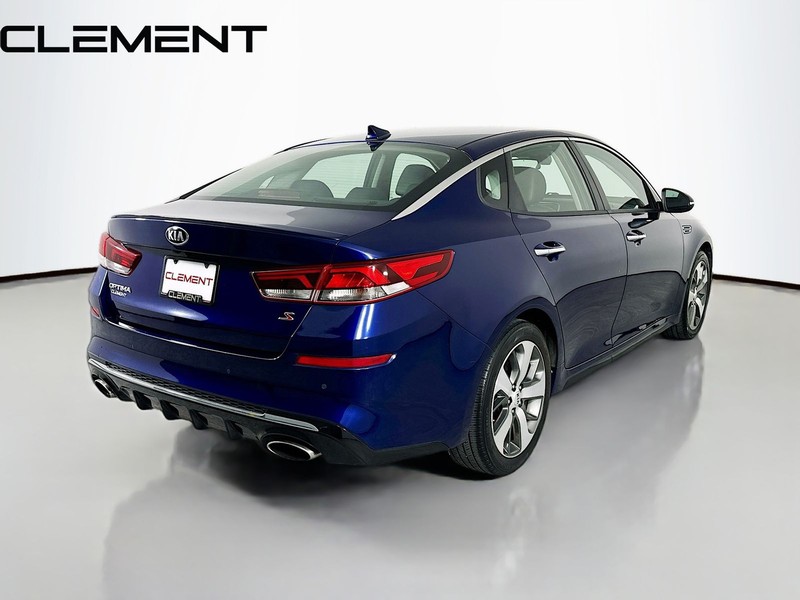 Kia Optima Vehicle Full-screen Gallery Image 7