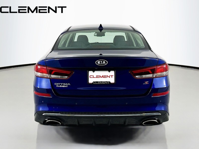 Kia Optima Vehicle Full-screen Gallery Image 8