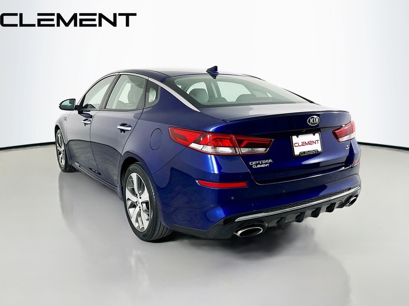 Kia Optima Vehicle Full-screen Gallery Image 10