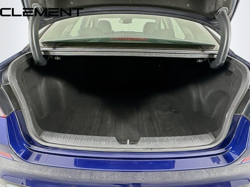 Kia Optima Vehicle Full-screen Gallery Image 11