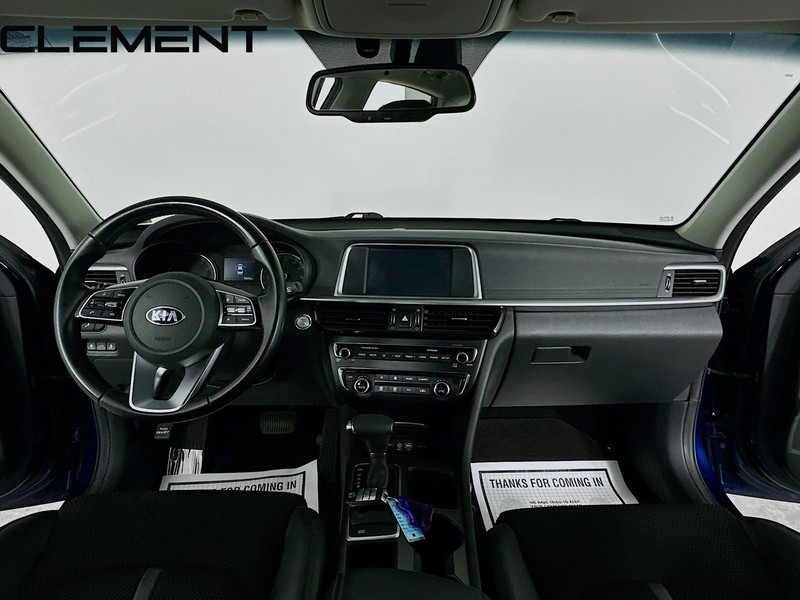 Kia Optima Vehicle Full-screen Gallery Image 12