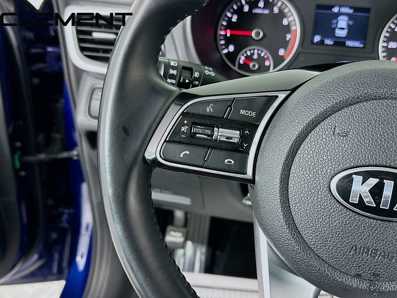 Kia Optima Vehicle Full-screen Gallery Image 15