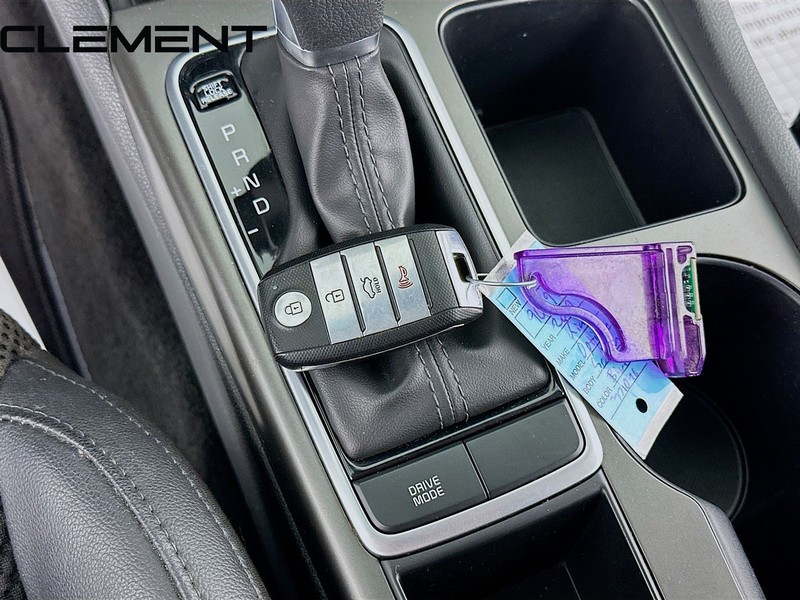 Kia Optima Vehicle Full-screen Gallery Image 23