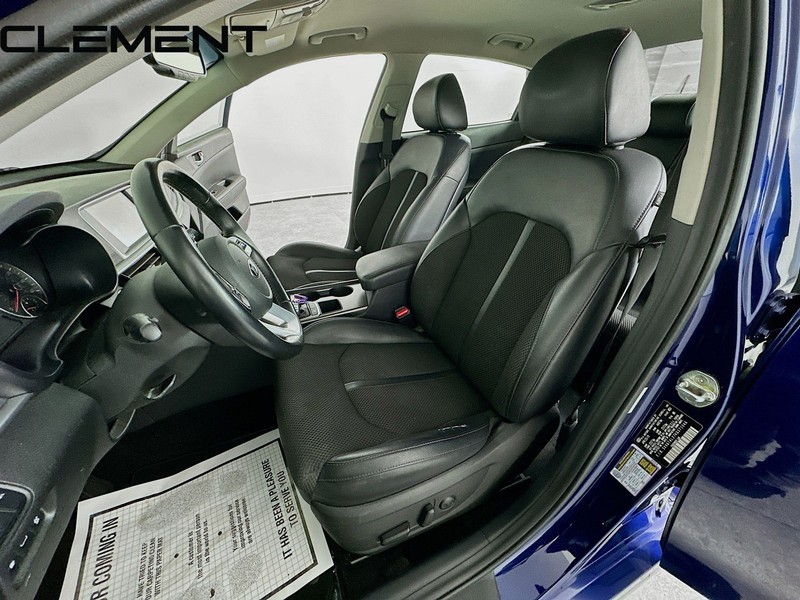 Kia Optima Vehicle Full-screen Gallery Image 28