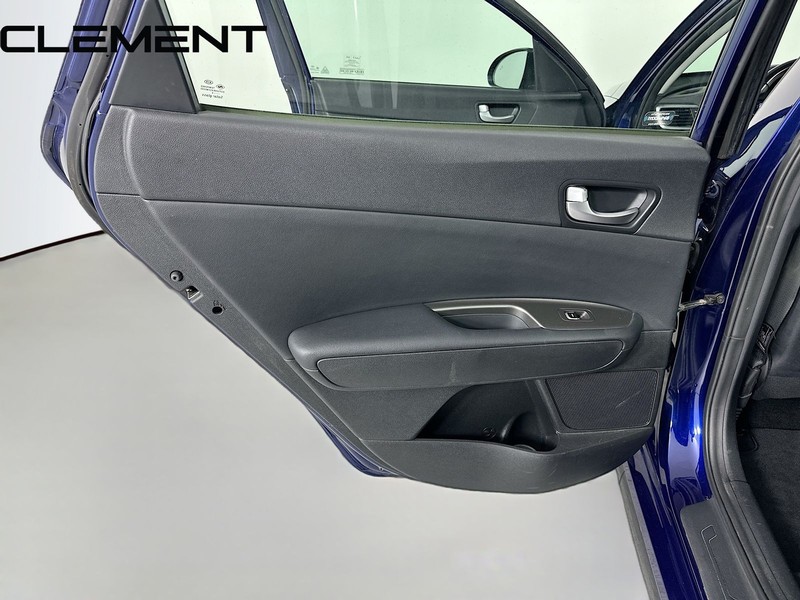 Kia Optima Vehicle Full-screen Gallery Image 29