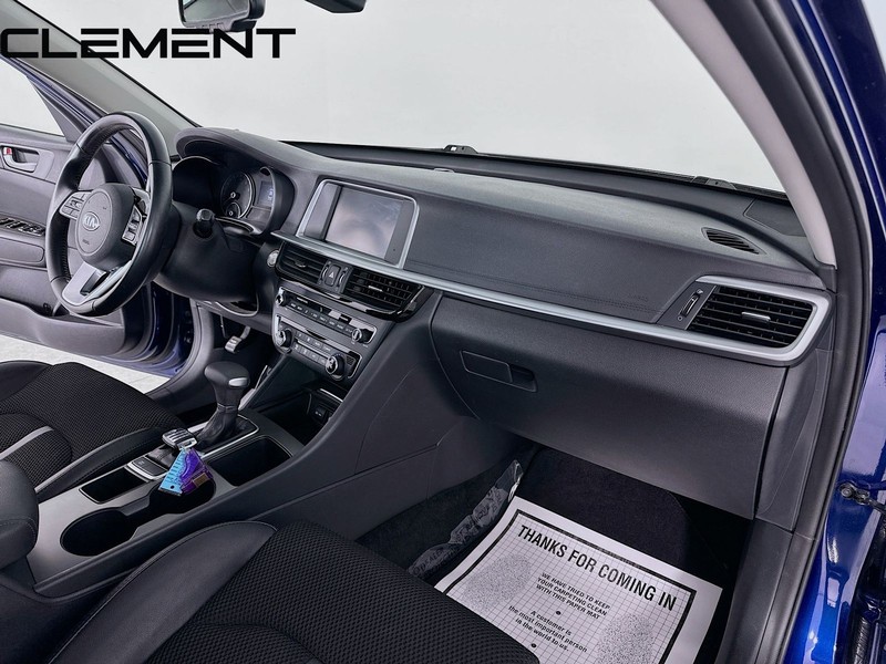 Kia Optima Vehicle Full-screen Gallery Image 33