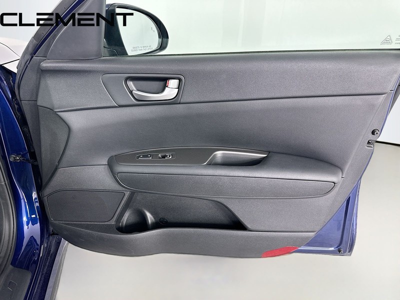 Kia Optima Vehicle Full-screen Gallery Image 34
