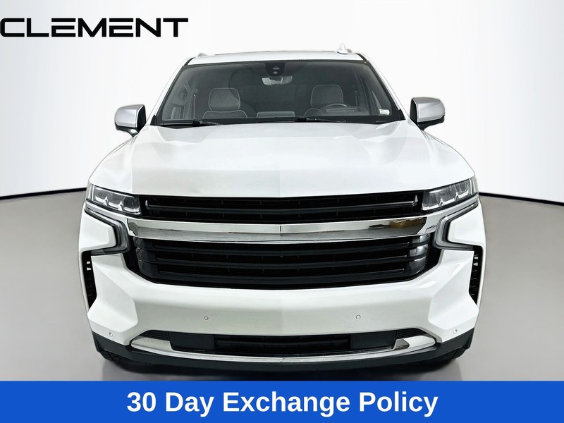 Chevrolet Suburban Vehicle Full-screen Gallery Image 3