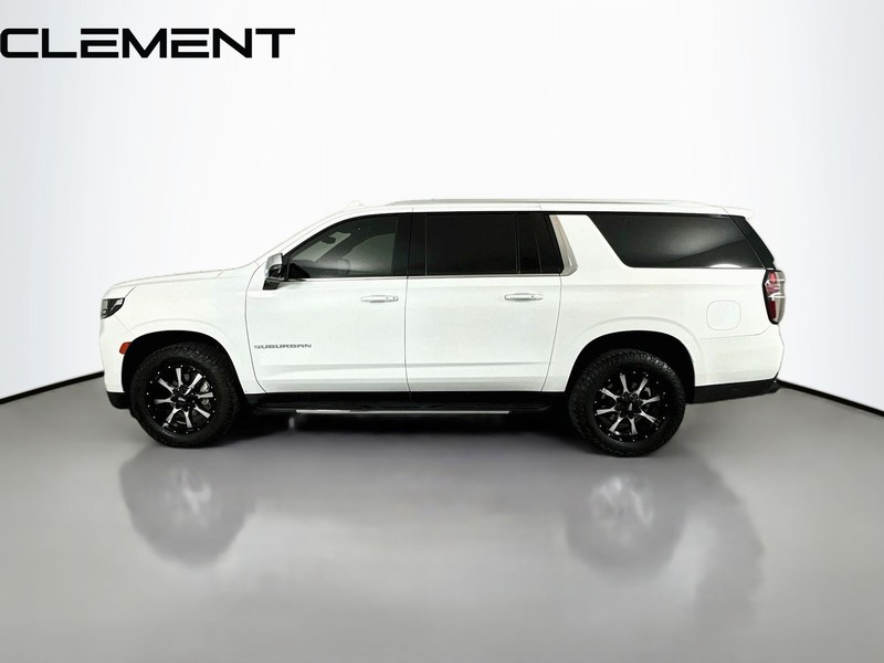 Chevrolet Suburban Vehicle Full-screen Gallery Image 6