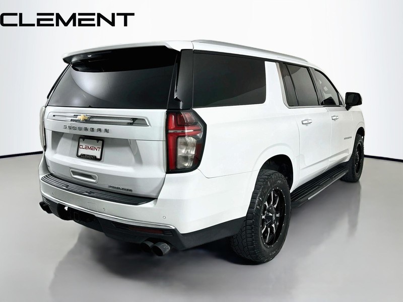 Chevrolet Suburban Vehicle Full-screen Gallery Image 7