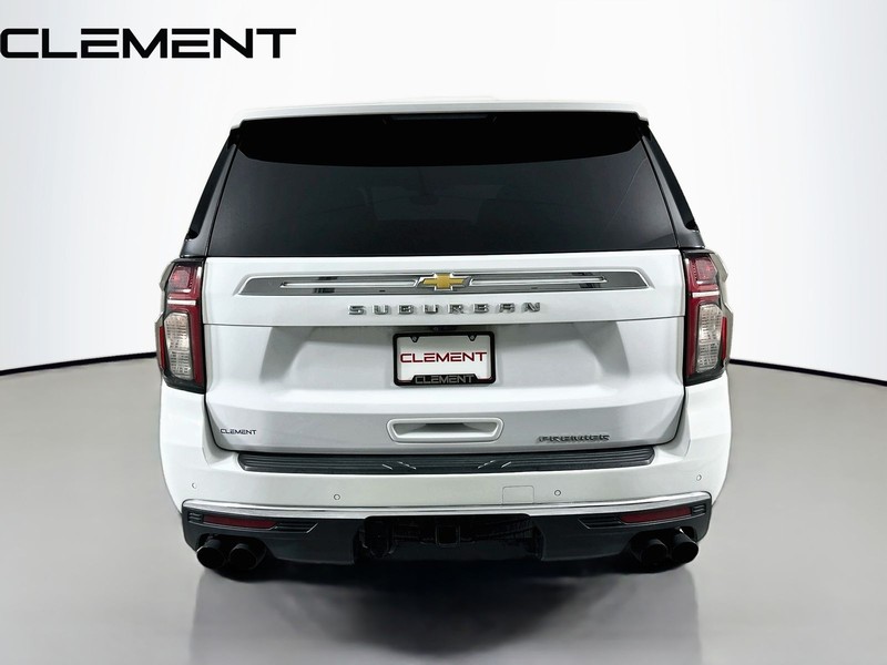 Chevrolet Suburban Vehicle Full-screen Gallery Image 8