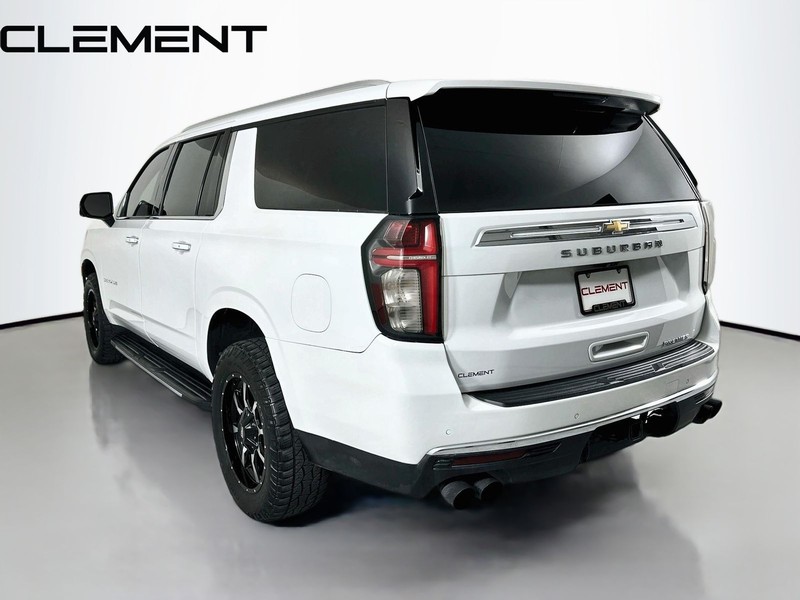 Chevrolet Suburban Vehicle Full-screen Gallery Image 10