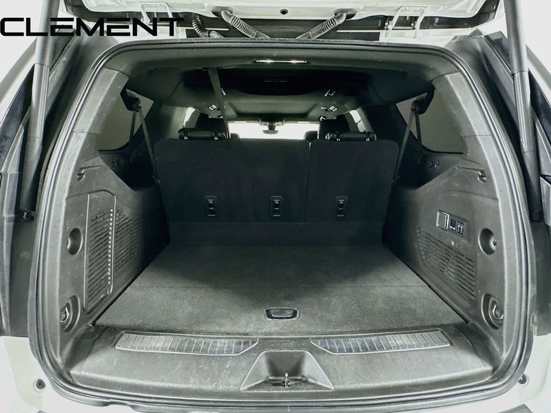 Chevrolet Suburban Vehicle Full-screen Gallery Image 11