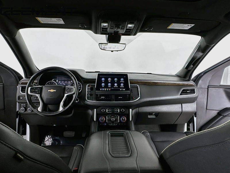 Chevrolet Suburban Vehicle Full-screen Gallery Image 12