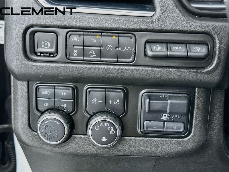 Chevrolet Suburban Vehicle Full-screen Gallery Image 13