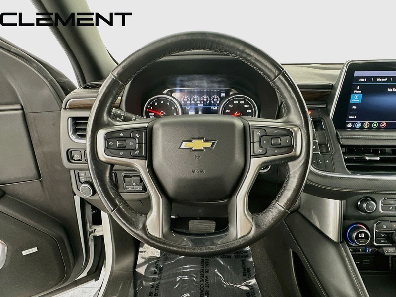 Chevrolet Suburban Vehicle Full-screen Gallery Image 14